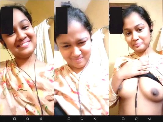 Sexy Desi Girl Shows Boobs
