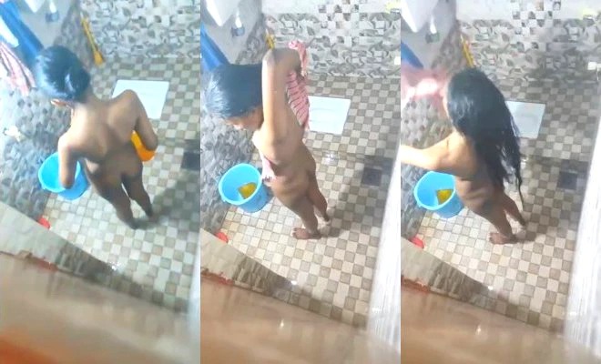 Desi Girl Bathing Capture