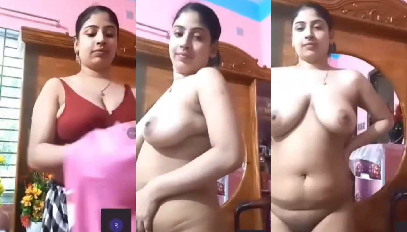 Beautiful Sexy Bengali Cheater Wife Showing Bathing