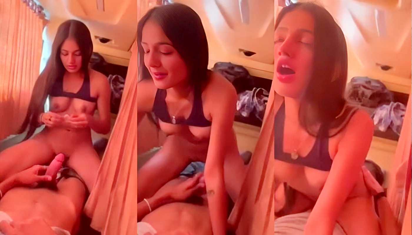 Sexy Gf Blowjob Fucking In Sleeper Bus 4Min Clip
