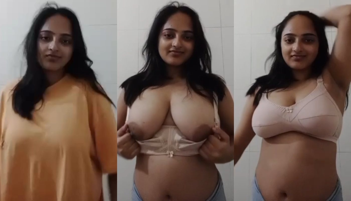 Beautiful Sexy Gf Showing Her BigBoobs